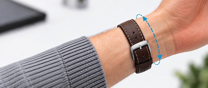 Measuring the strap length on the wrist